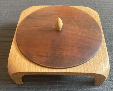 Gedrechselte Deckelschale Eiche