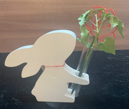 Dekohase mit Vase